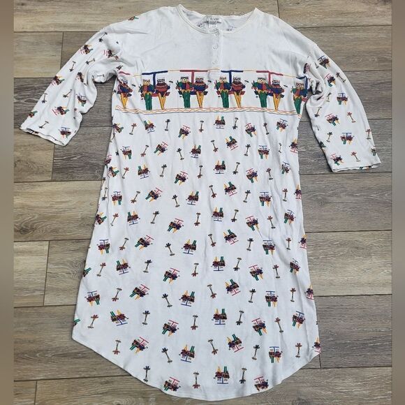 Exclusively For ST. EVE vintage nightgown, rare, Cats on a Ski Chair lift - Picture 2 of 13